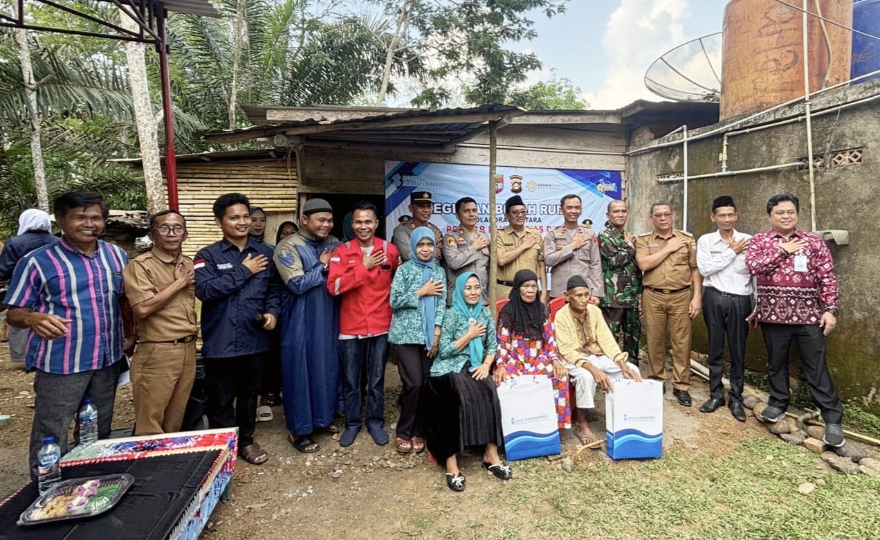 Polres Musi Rawas Bersama Pemda Bedah Rumah Warga Desa Batu Bandung 